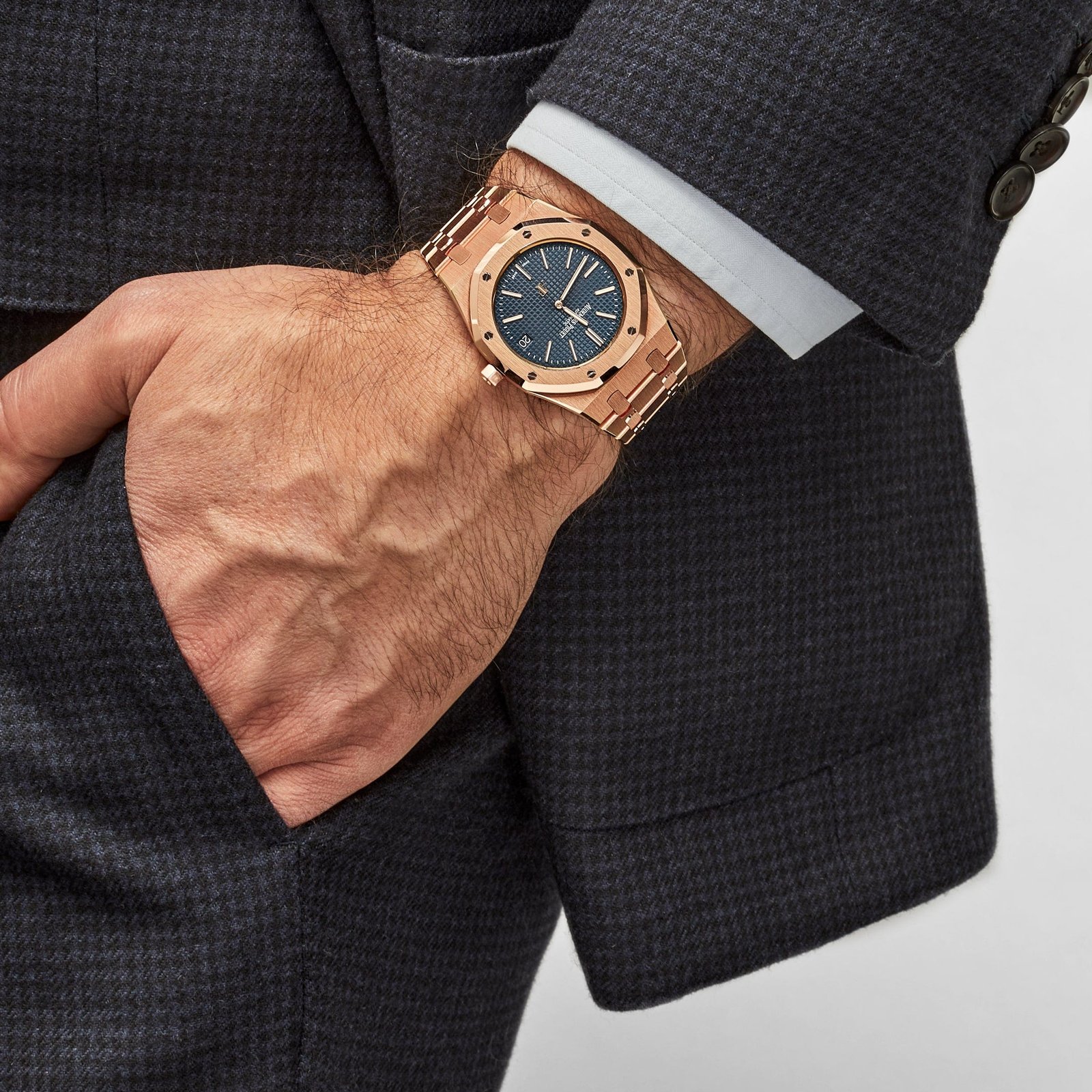 Royal Oak 'Jumbo' Extra-Thin Rose Gold Blue Dial 7 Royal Oak 'Jumbo' Extra-Thin Rose Gold Blue Dial - Image 7
