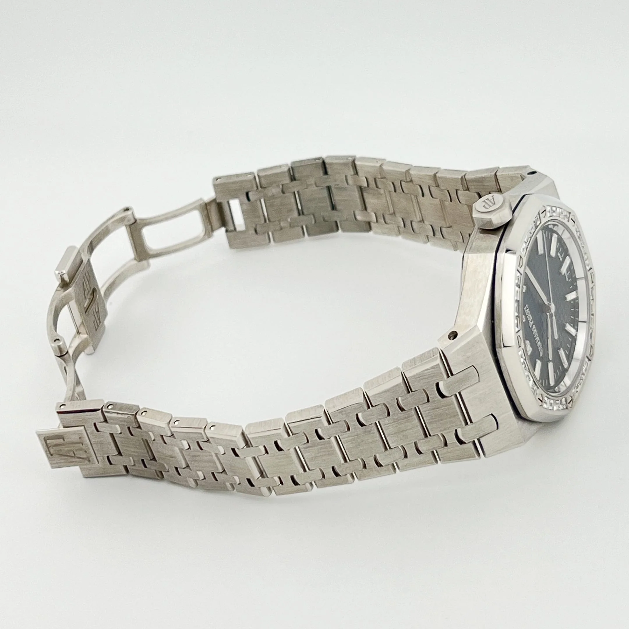 Royal Oak White Gold Diamond Bezel Smoked Blue Dial (2024) 11 Royal Oak White Gold Diamond Bezel Smoked Blue Dial (2024) - Image 11
