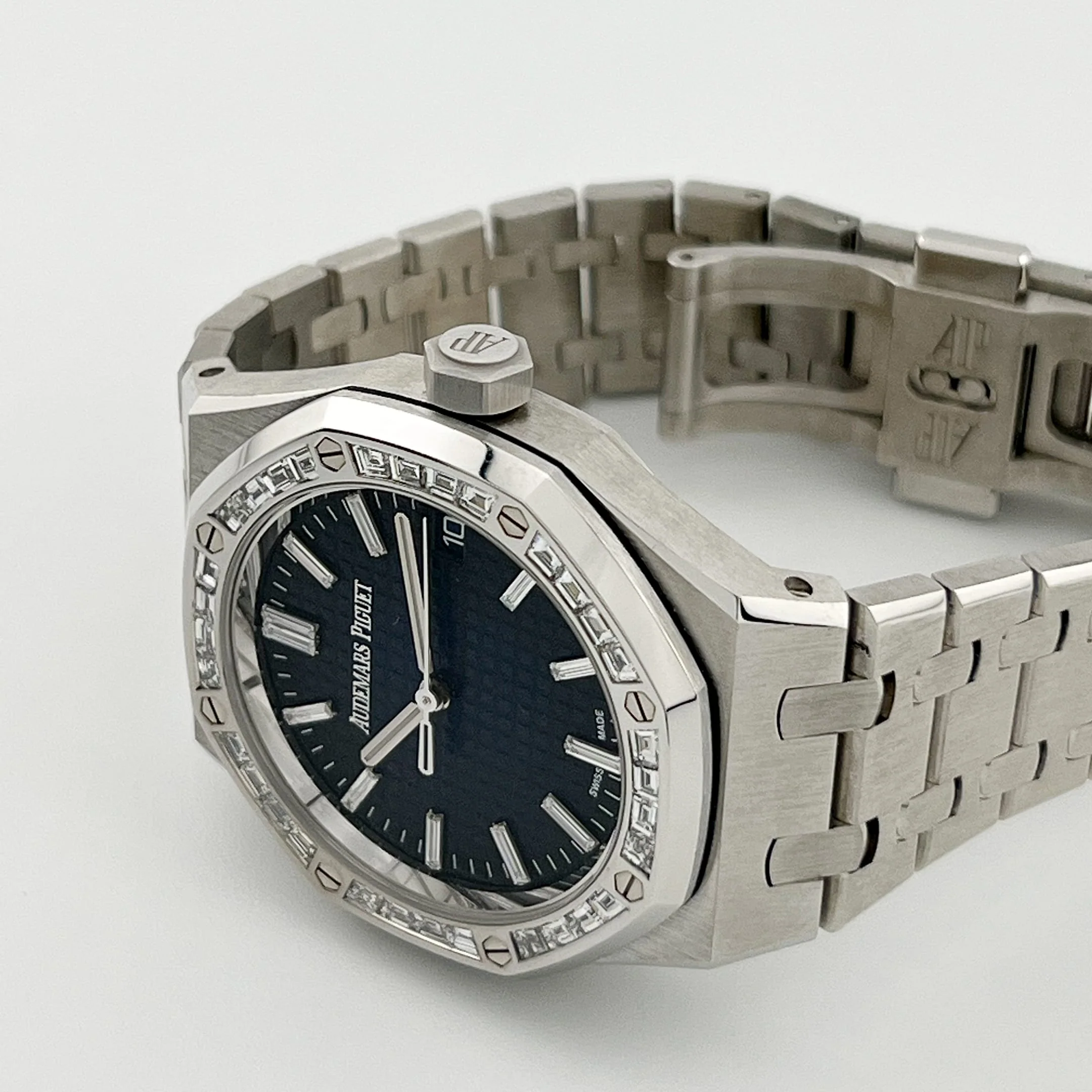 Royal Oak White Gold Diamond Bezel Smoked Blue Dial (2024) 15 Royal Oak White Gold Diamond Bezel Smoked Blue Dial (2024) - Image 15