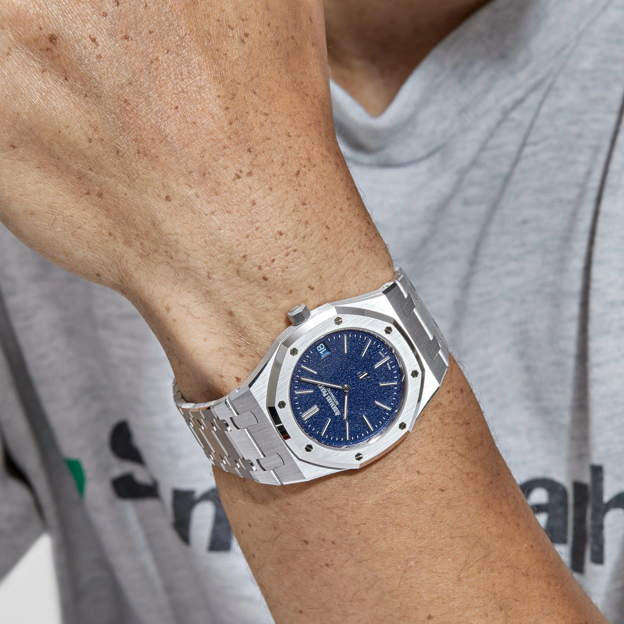 Royal Oak “Jumbo” Extra-Thin White Gold Blue Dial (2024) 6 Royal Oak “Jumbo” Extra-Thin White Gold Blue Dial (2024) - Image 6