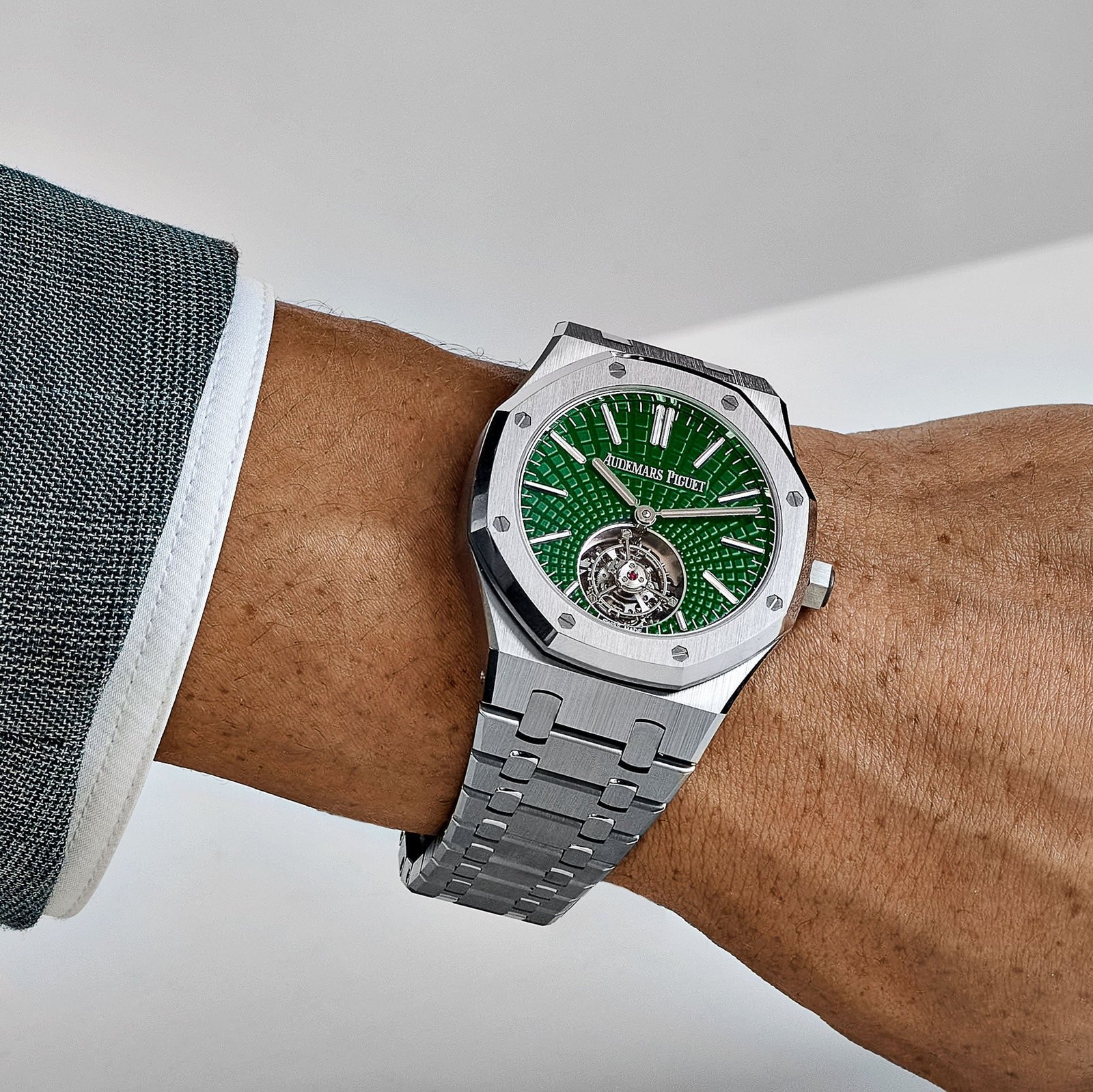 Royal Oak Flying Tourbillon Titanium Green Dial Limited Edition (2021) 3 Royal Oak Flying Tourbillon Titanium Green Dial Limited Edition (2021) - Image 3