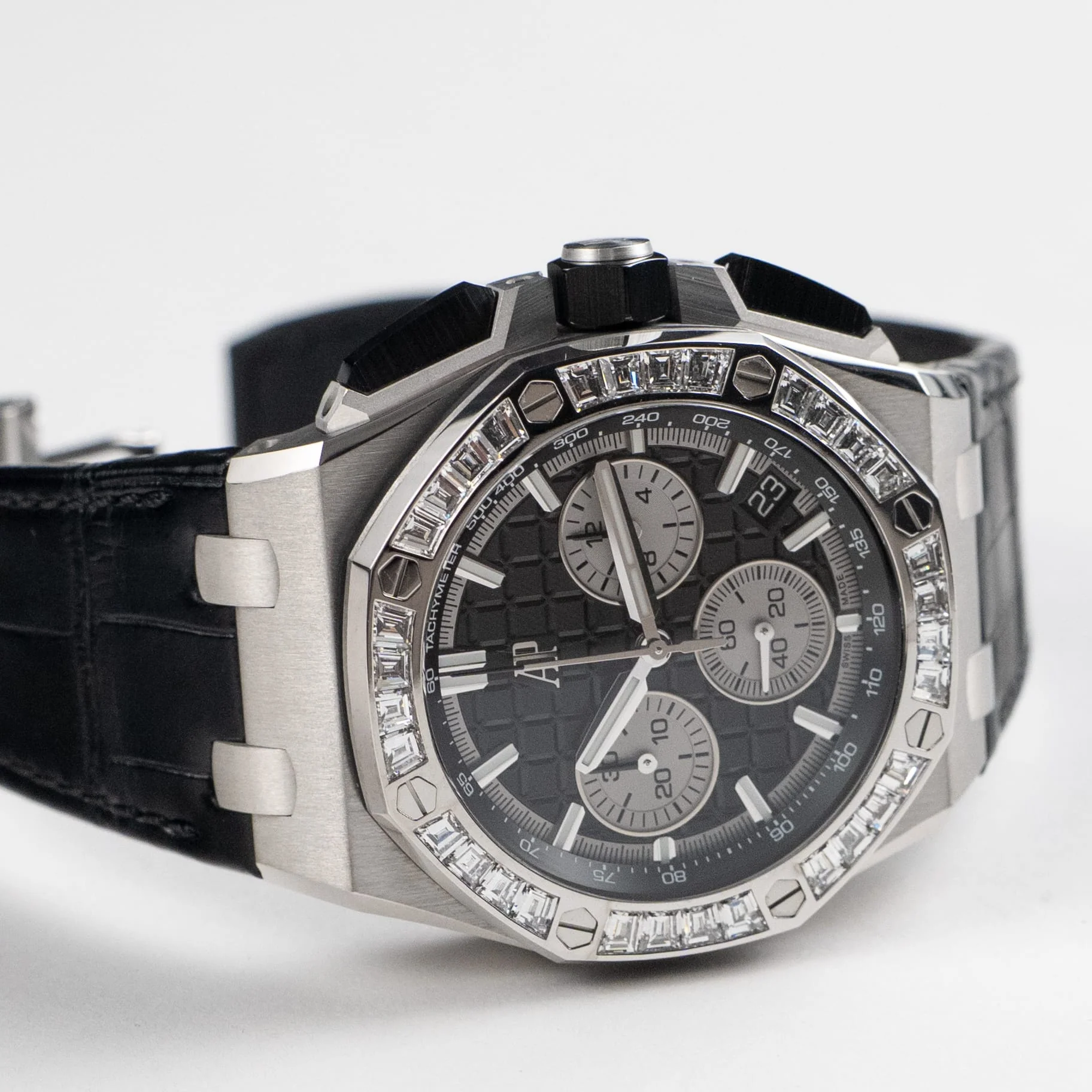 Royal Oak Offshore Chronograph White Gold Diamond Bezel Black Dial (2024) 6 Royal Oak Offshore Chronograph White Gold Diamond Bezel Black Dial (2024) - Image 6