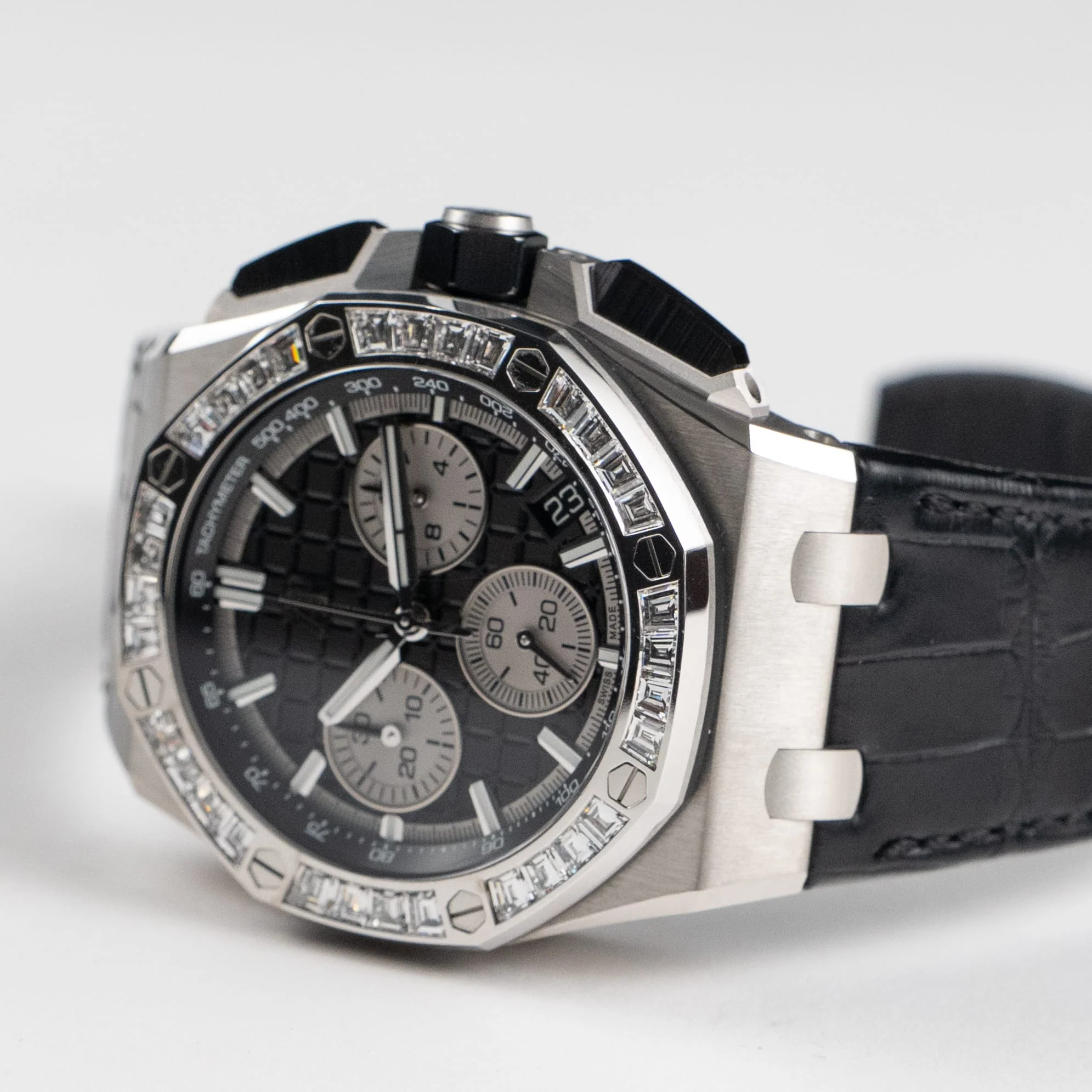 Royal Oak Offshore Chronograph White Gold Diamond Bezel Black Dial (2024) 7 Royal Oak Offshore Chronograph White Gold Diamond Bezel Black Dial (2024) - Image 7