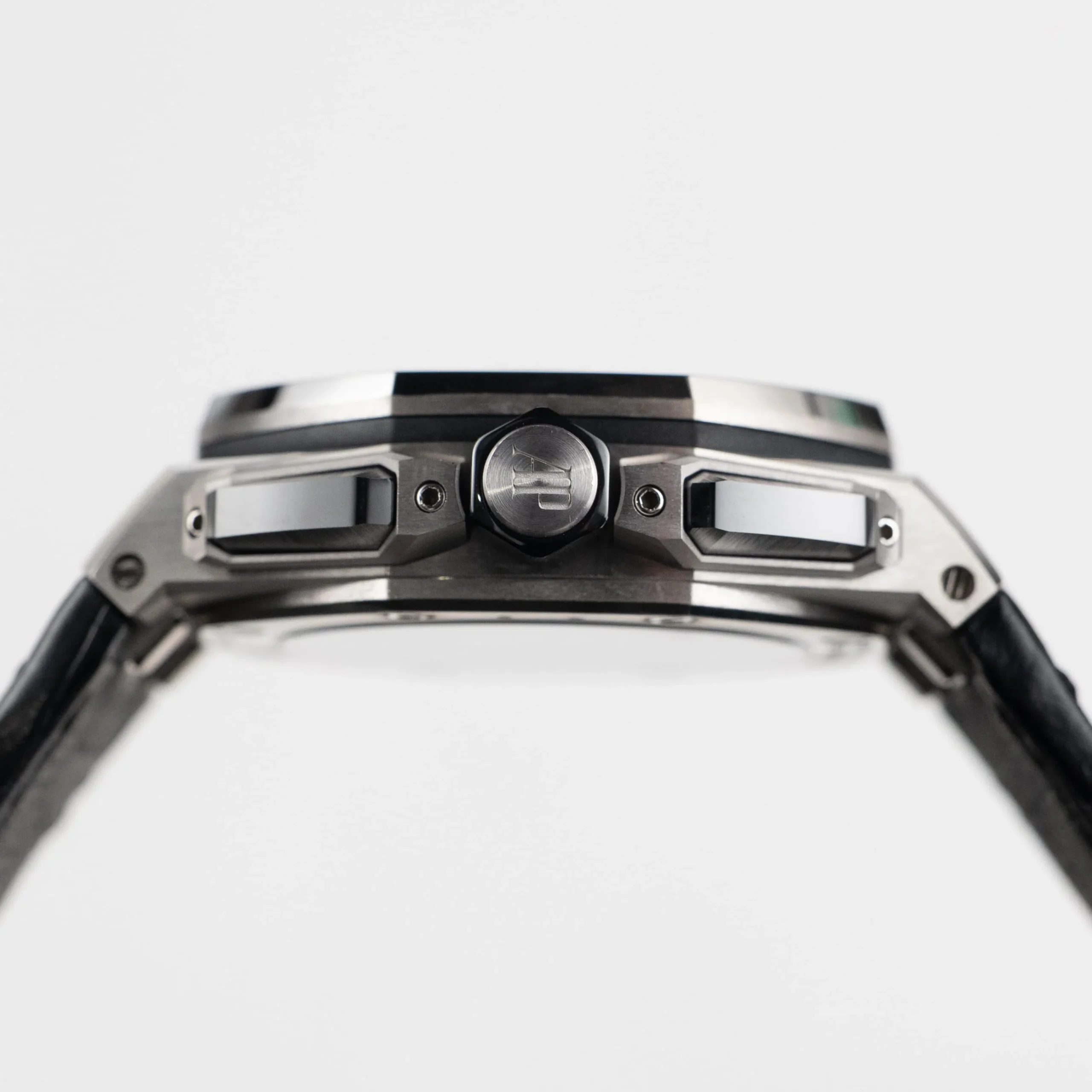 Royal Oak Offshore Chronograph White Gold Diamond Bezel Black Dial (2024) 8 Royal Oak Offshore Chronograph White Gold Diamond Bezel Black Dial (2024) - Image 8