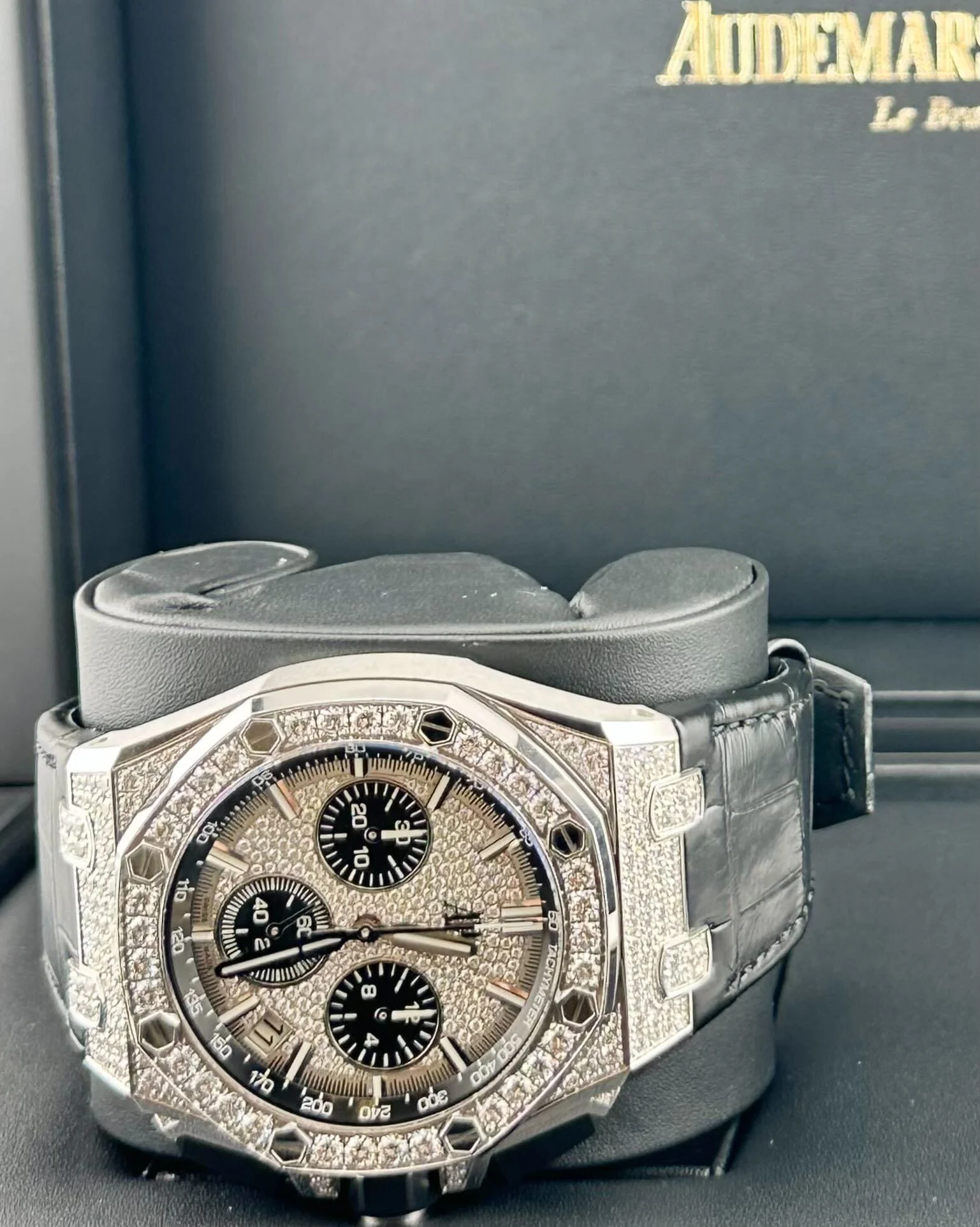 Royal Oak Offshore Chronograph White Gold Diamond Case & Bezel 3 Royal Oak Offshore Chronograph White Gold Diamond Case & Bezel - Image 3