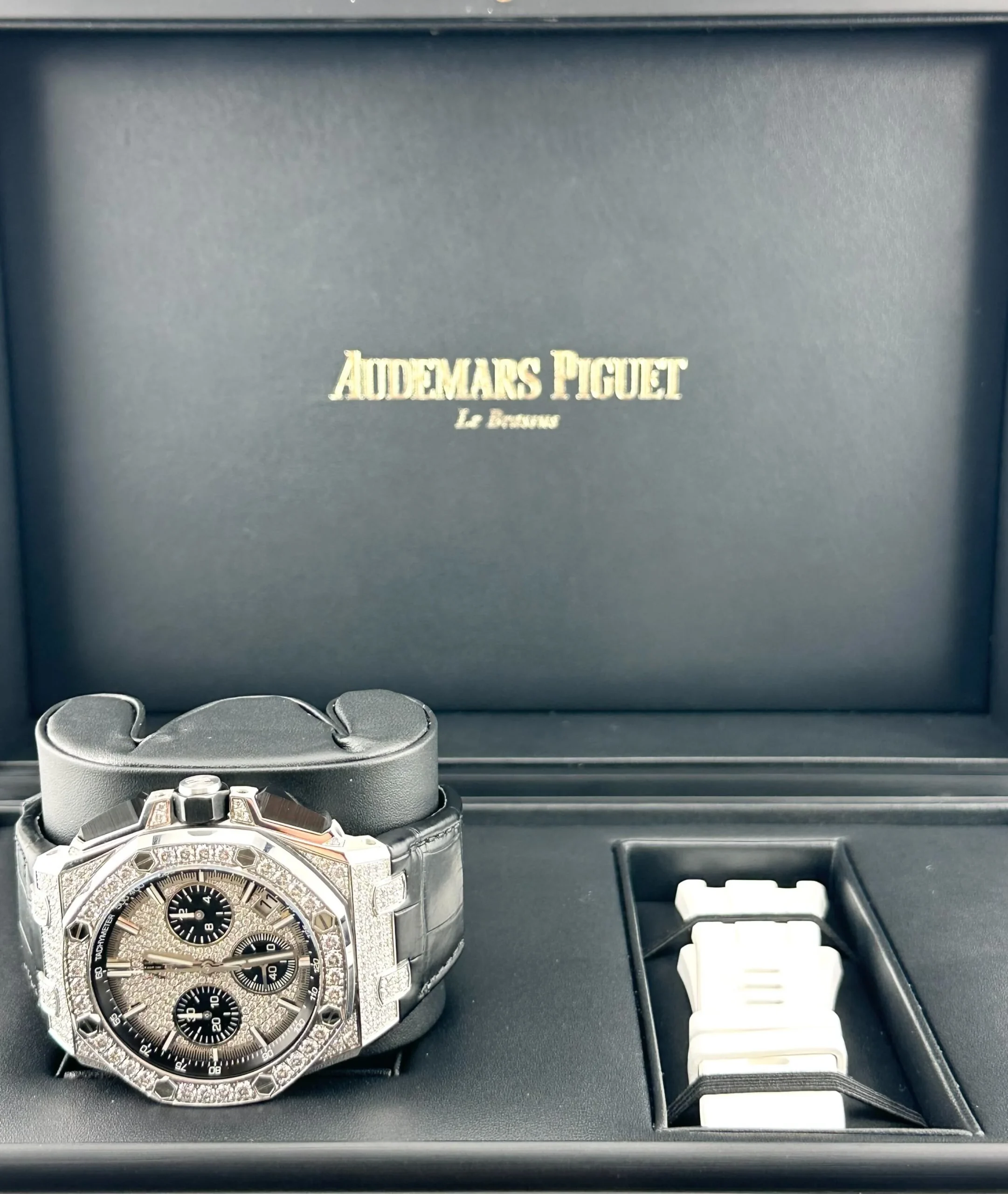 Royal Oak Offshore Chronograph White Gold Diamond Case & Bezel 4 Royal Oak Offshore Chronograph White Gold Diamond Case & Bezel - Image 4