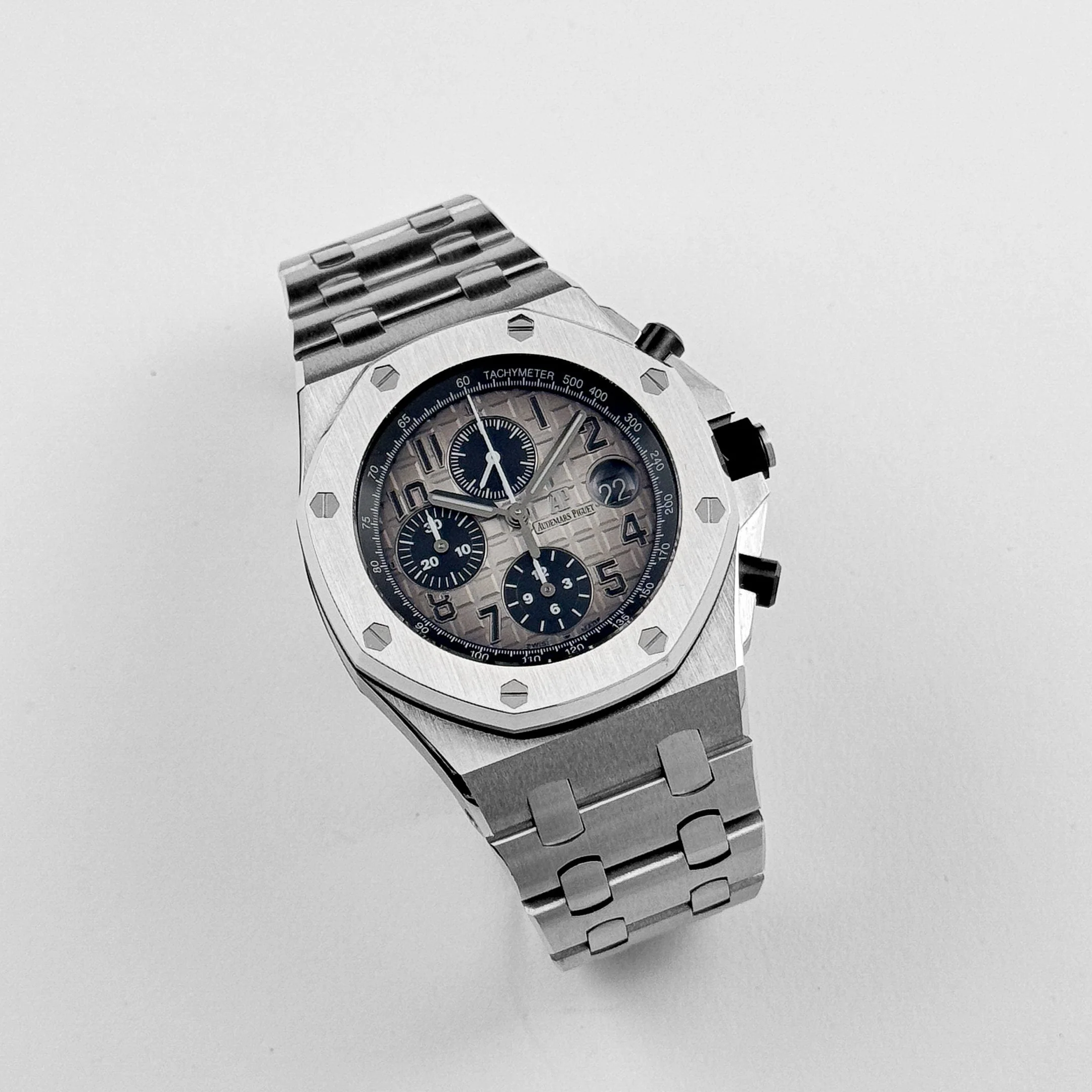 Royal Oak Offshore Chronograph Platinum Grey Dial Limited Edition (2017) 2 Royal Oak Offshore Chronograph Platinum Grey Dial Limited Edition (2017) - Image 2