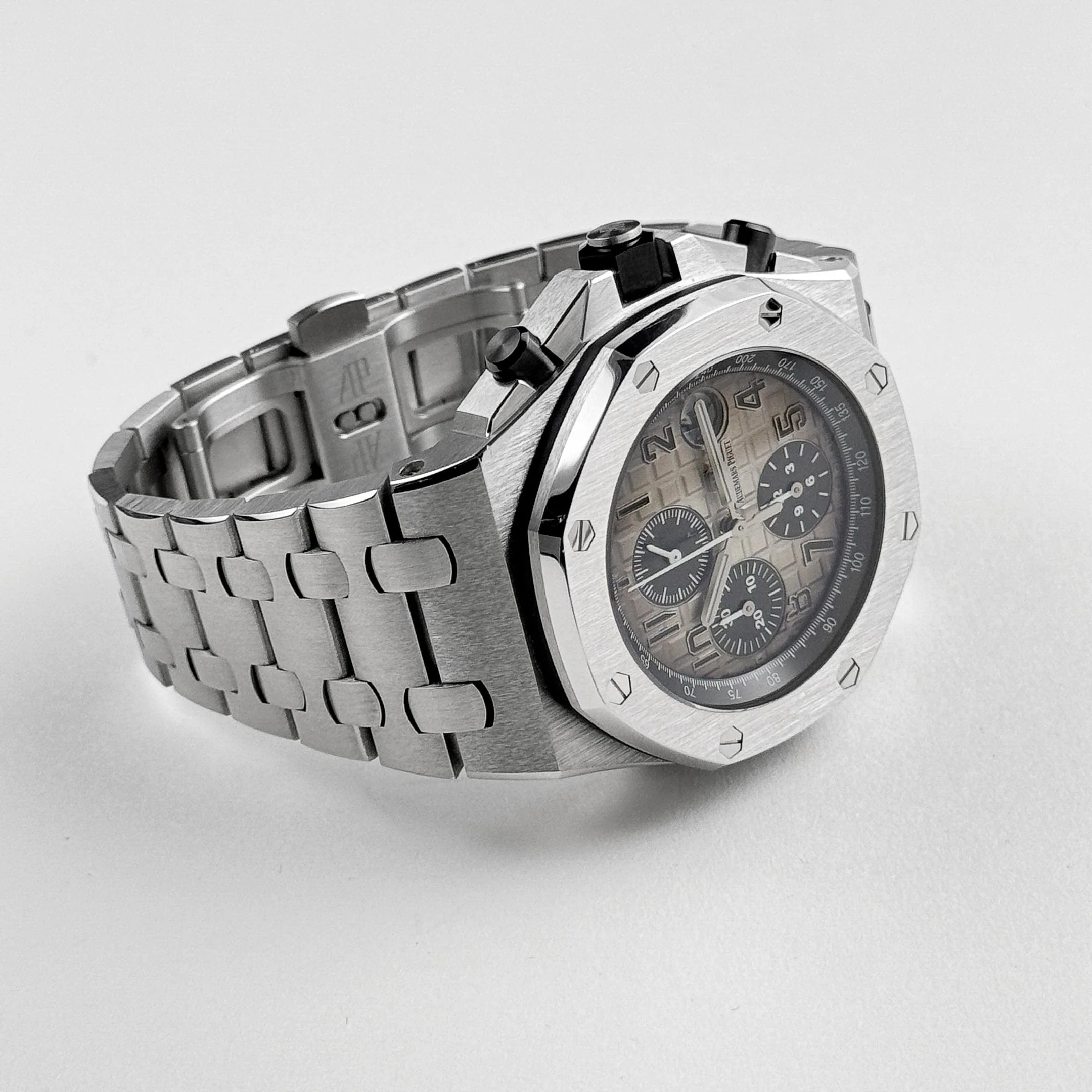 Royal Oak Offshore Chronograph Platinum Grey Dial Limited Edition (2017) 8 Royal Oak Offshore Chronograph Platinum Grey Dial Limited Edition (2017) - Image 8