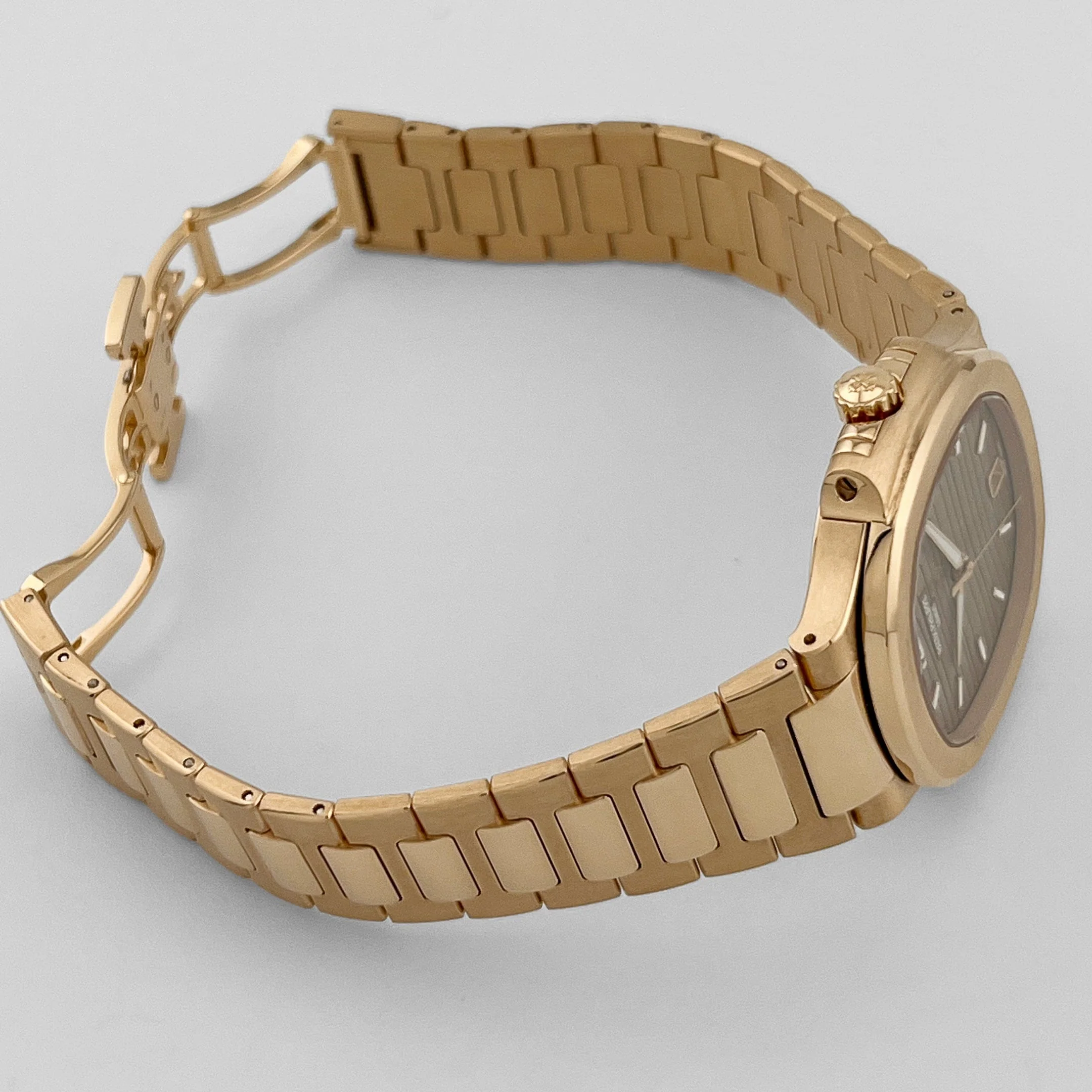 Nautilus 'Ladies' Rose Gold Champagne Golden Dial (2024) 4 Nautilus 'Ladies' Rose Gold Champagne Golden Dial (2024) - Image 4