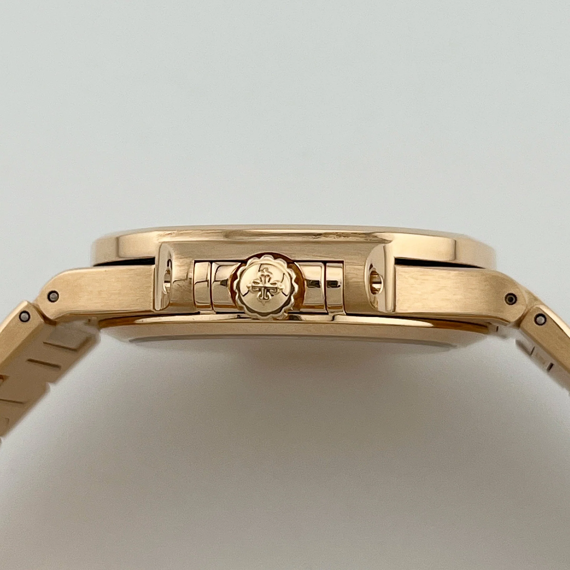 Nautilus 'Ladies' Rose Gold Champagne Golden Dial (2024) 7 Nautilus 'Ladies' Rose Gold Champagne Golden Dial (2024) - Image 7