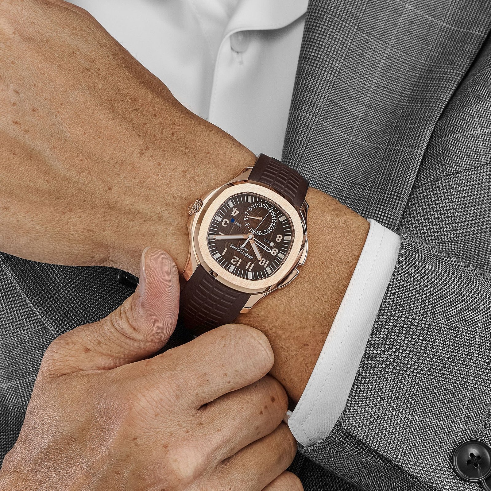 Aquanaut Travel Time Rose Gold Brown Dial (2024) 4 Aquanaut Travel Time Rose Gold Brown Dial (2024) - Image 4