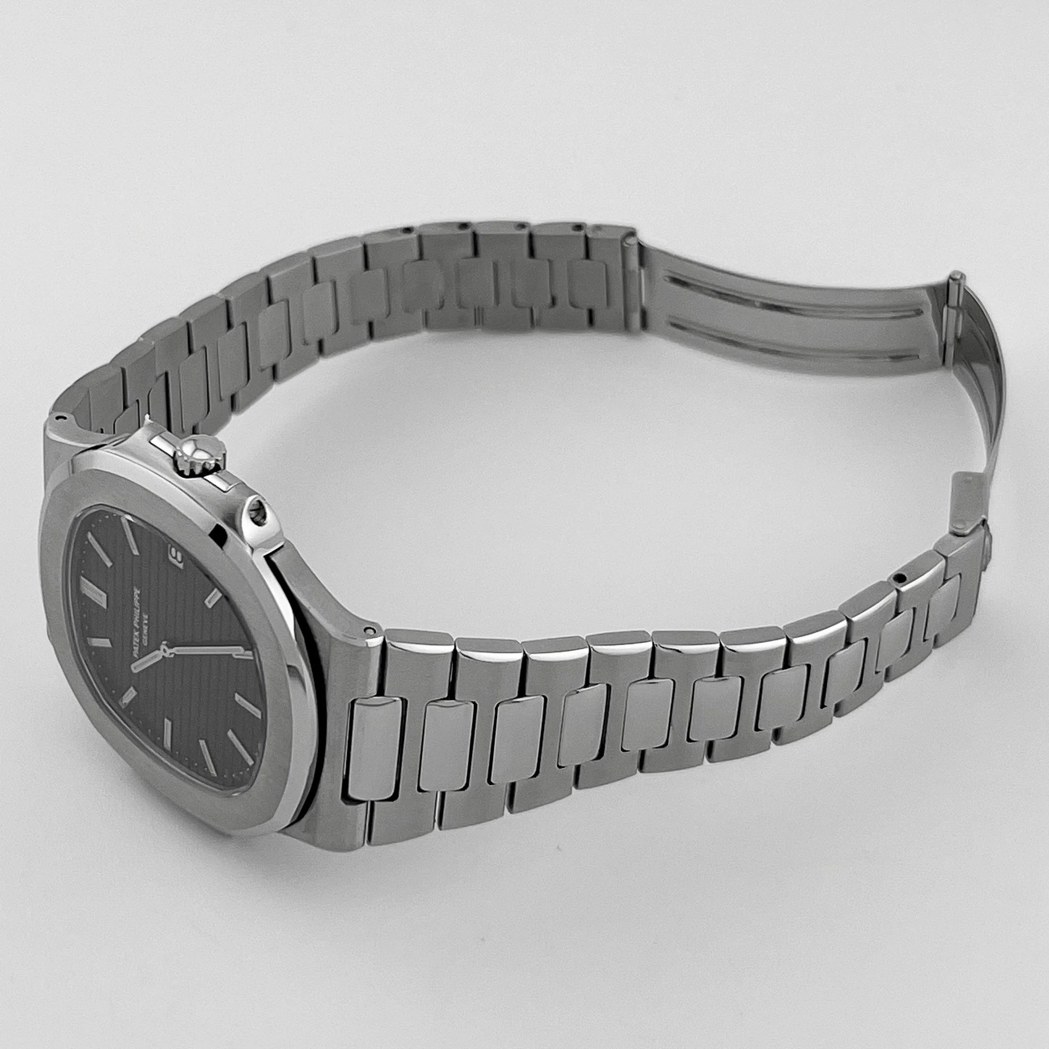 Nautilus Vintage Stainless Steel Black Dial (1982) 3 Nautilus Vintage Stainless Steel Black Dial (1982) - Image 3