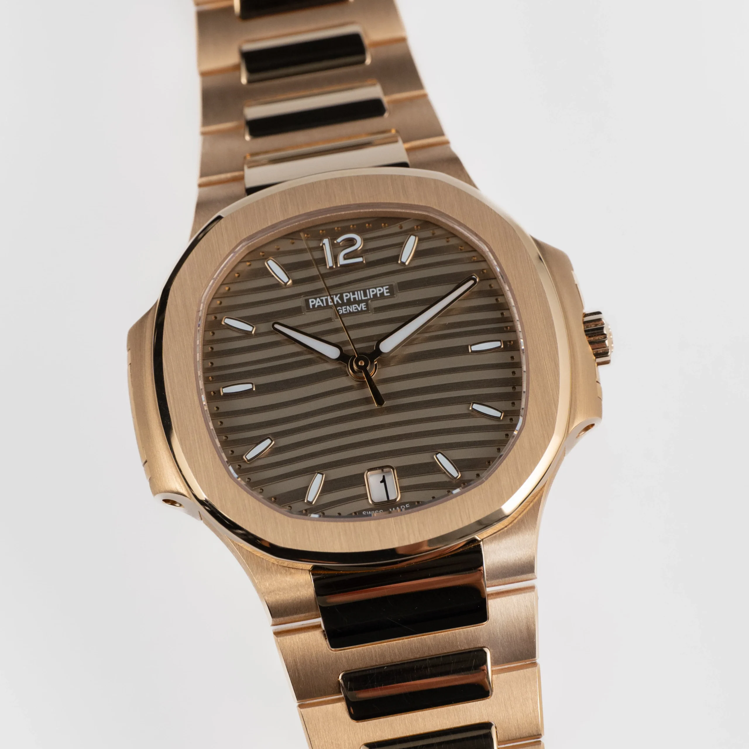 Nautilus 'Ladies' Rose Gold Champagne Golden Dial (2021) 5 Nautilus 'Ladies' Rose Gold Champagne Golden Dial (2021) - Image 5