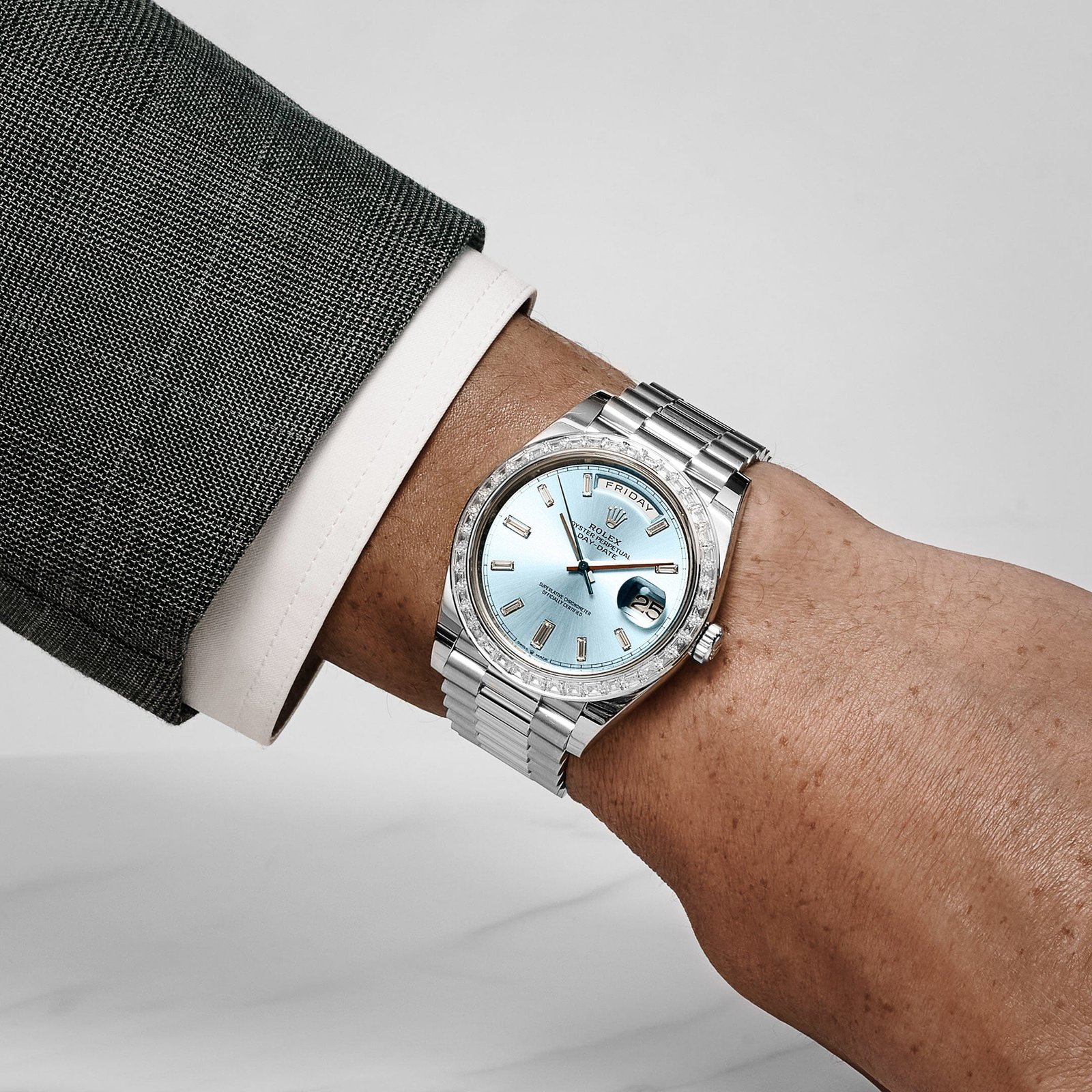 Day-Date Platinum Diamond Bezel Ice Blue Diamond Dial (2017) 3 Day-Date Platinum Diamond Bezel Ice Blue Diamond Dial (2017) - Image 3